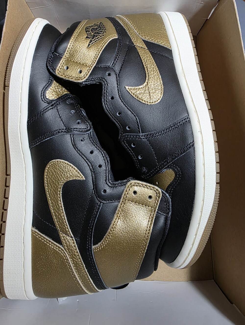 Jordan 1 High Black & Gold Men's High-Top Sneakers Size 10m. - Picture 6 of 7